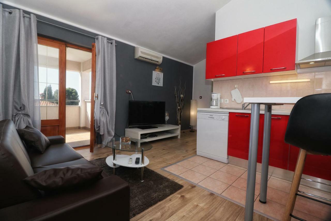Apartments And Rooms Lorena 236 Rovinj Exterior photo