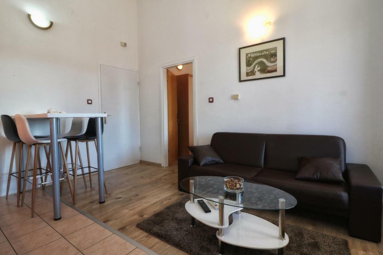 Apartments And Rooms Lorena 236 Rovinj Exterior photo